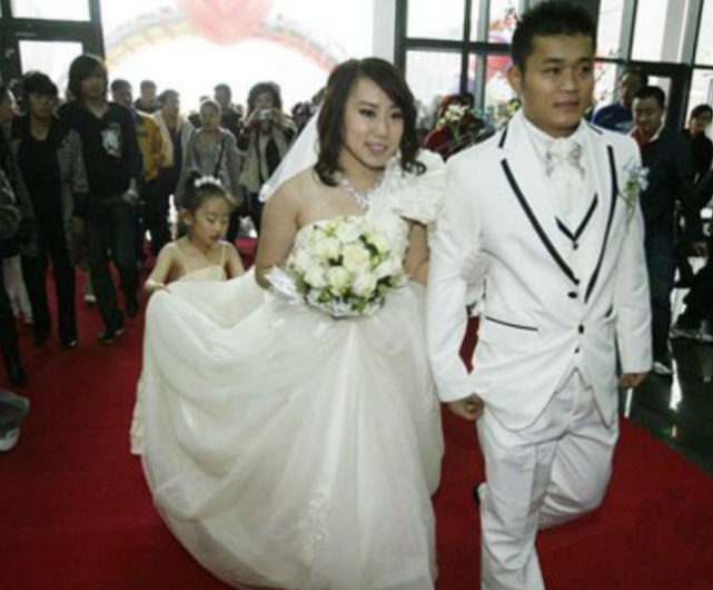 34岁的"丫蛋":从"一夜爆红"到"销声匿迹",她经历了啥|小鹏飞|丫蛋|赵