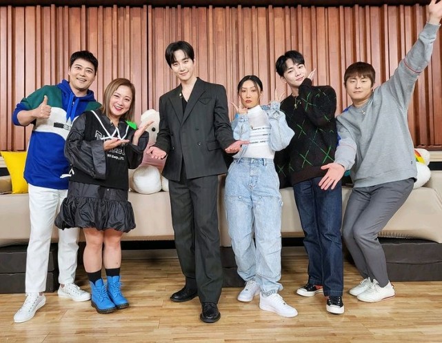 我独自生活再提争议iu冒充全炫茂旗安孤立朴娜莱下车