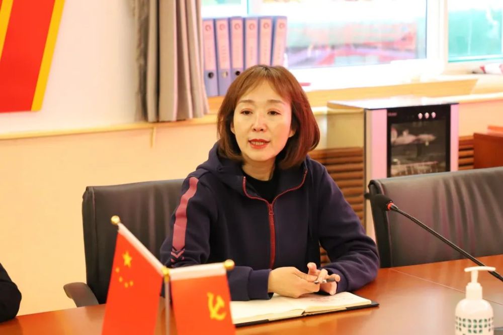 开元国际分校副校长侯颖像老师们提出要求并寄予希望