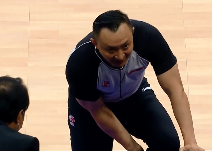 cba裁判闫军伤情进展初步诊断跟腱没有受伤可能只是扭伤而已