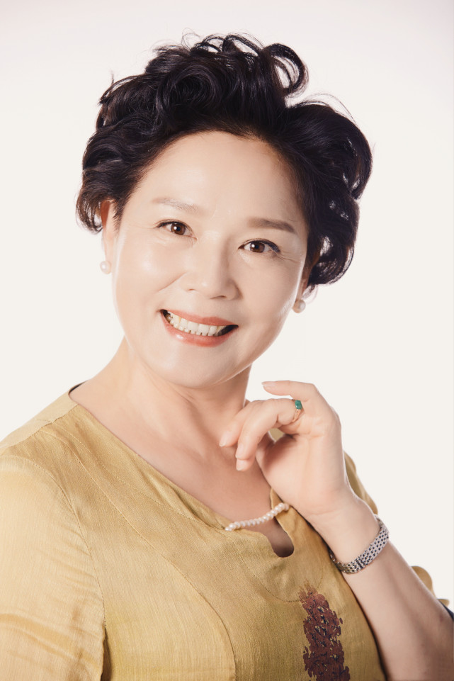 "国民母亲"杨青:和军人丈夫离婚,独自抚养女儿长大,现状如何