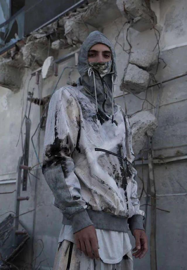 《沙丘》首日票房破4千万!"废土风"美学来到现实_腾讯新闻