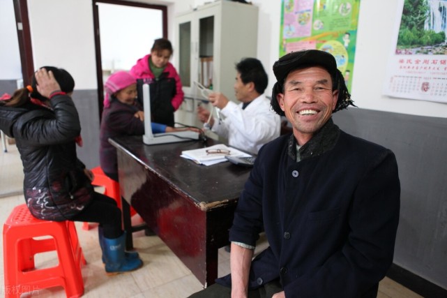 村主任王全建议实施农民免费医疗医保局回复了