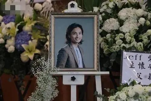 除了上述的香港老戏骨在今年永远离我们而去外,还有话剧演员雷思兰