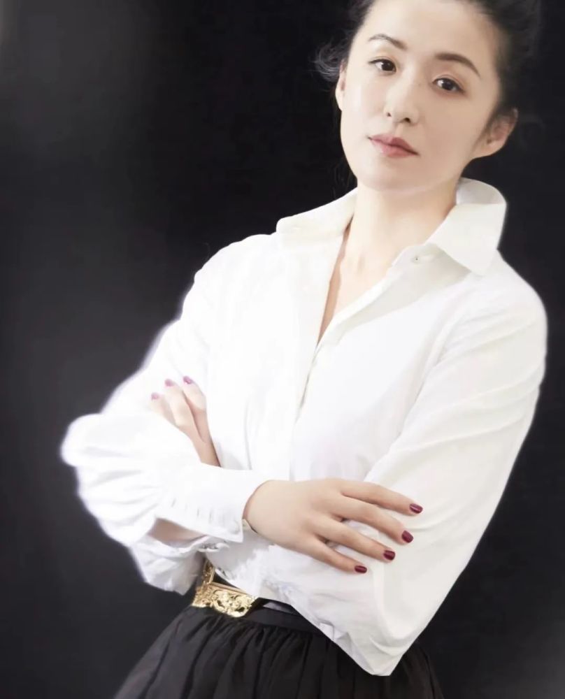 李晓明之外,白玉兰最佳编剧奖获得者秦雯与该剧导演周游均在编剧之列