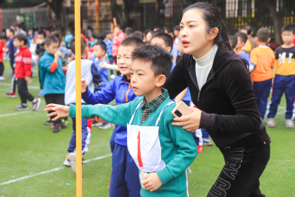 锻炼一起来鲁能巴蜀小学举行多彩体育节
