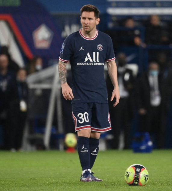 半场伤退梅西创下3大尴尬纪录5场0球0助攻巴黎没他大逆转