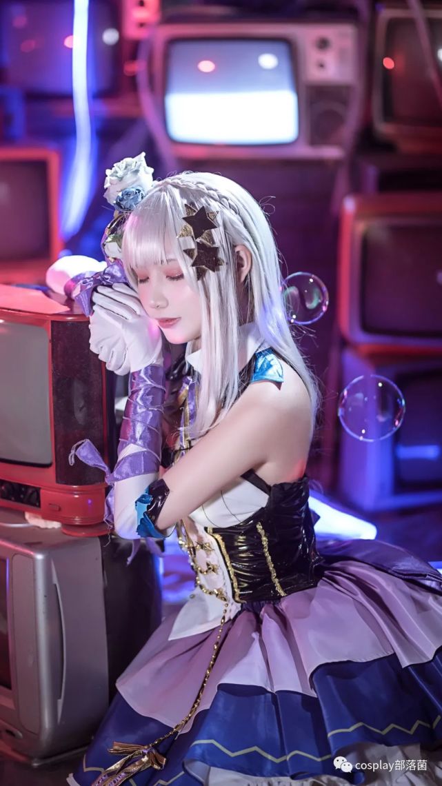 cos:爱蜜莉雅打歌服cos正片@姜生花