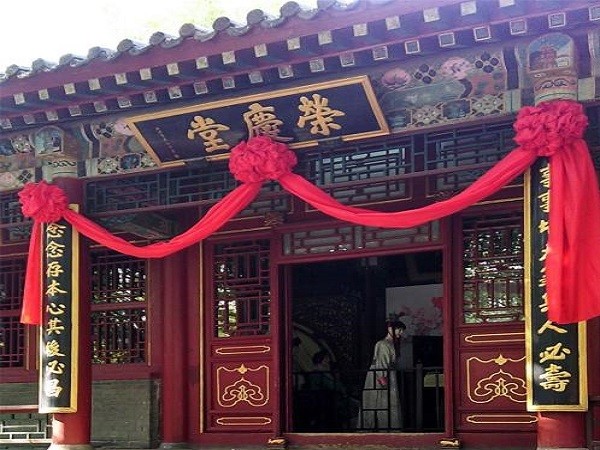 老太妃和贾府是什么关系?