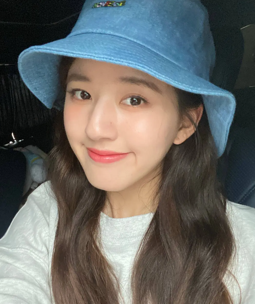 赵露思的鼻子真的又大又挺眼睛和嘴没跟上幸亏是肉脸