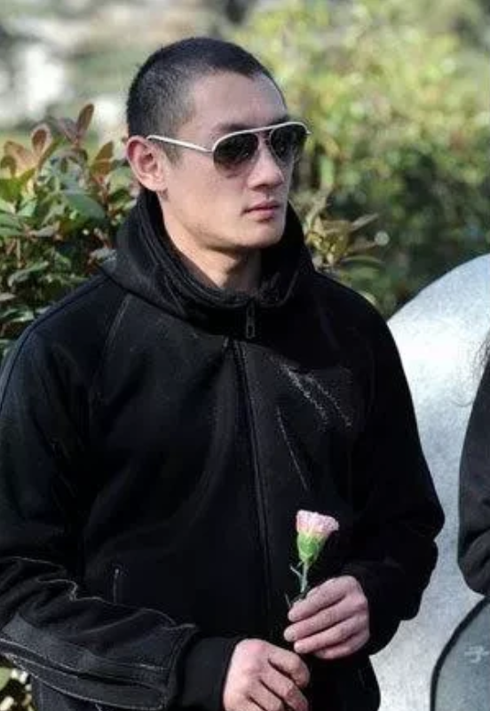 大家知道汪雨当时准备给谁打电话吗?