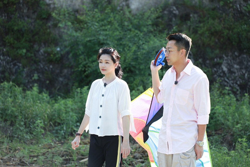 大s与汪小菲在北京订婚,第二年的3月22日,两人又在海南举行了婚礼