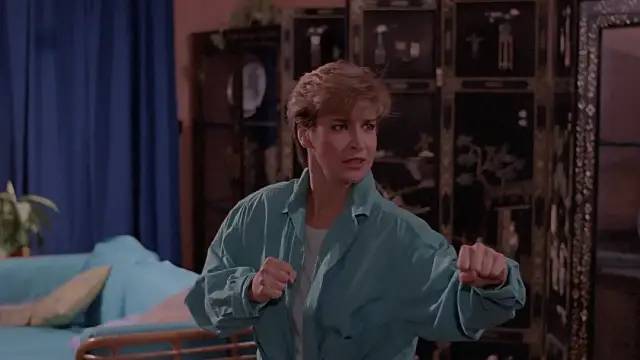 九十年代,香港动作片进入衰退期,罗芙洛在与洪家班武师孟海的恋情结束