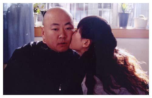 登20次春晚因8个字被索赔1亿55岁未婚无子郭冬临如今怎样了