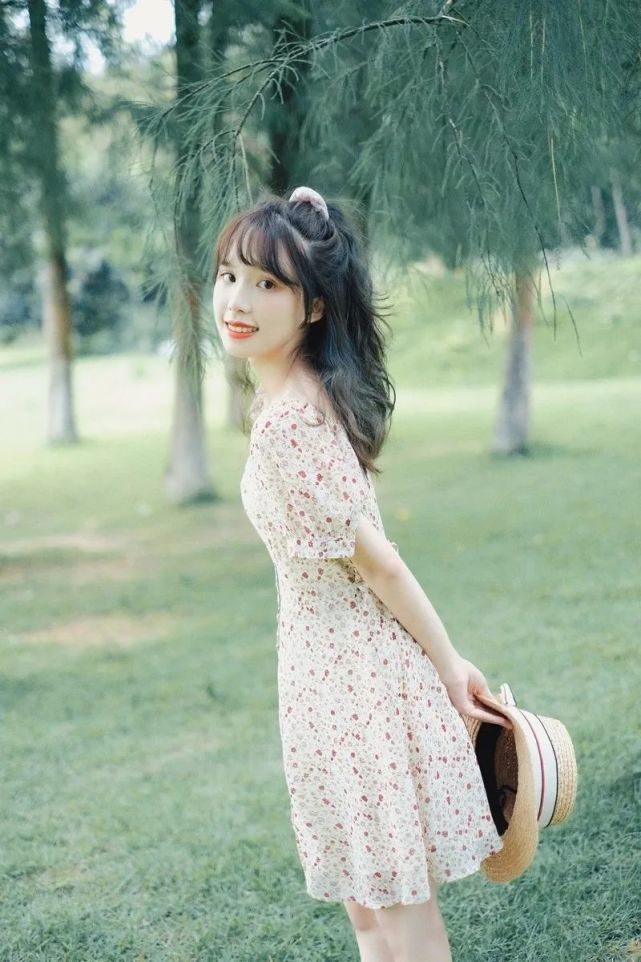 清纯碎花裙女孩,可爱淑女范