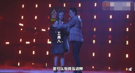 李承铉问导演能不能摸戚薇的肩膀？后者回应：你们是合法夫妻