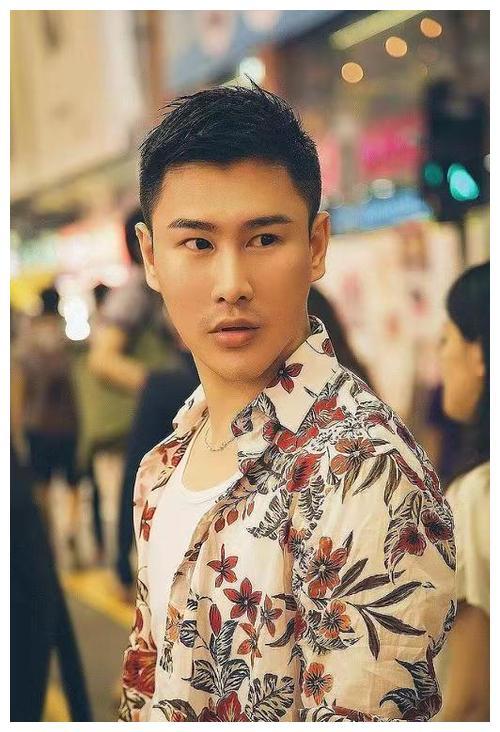 知名导演沈居辉涉黄被抓,曾当过主持人,出演过《消失的子弹》