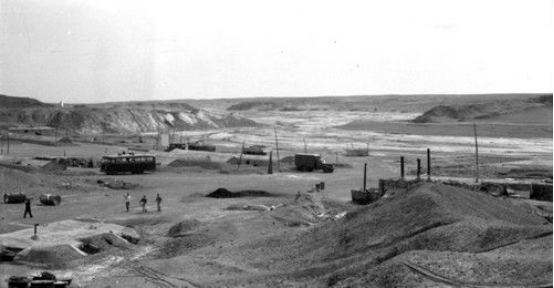 建国之后百废待兴,中国工兵扛起重担,在荒漠地区进行秘密建造