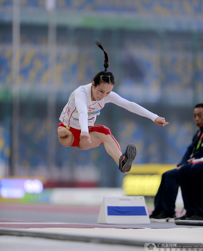 退役后,归玉娜做过客服,直播卖货,在网络发布健身视频,参加健美锦标赛