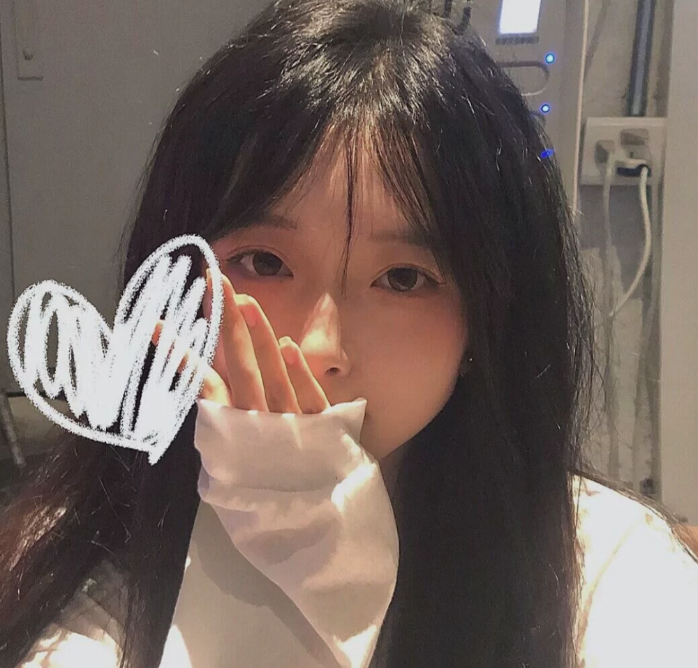 ins超超超可爱女头