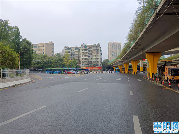 治堵保畅进行时贵阳云岩区大营坡路口交通环境得到改善