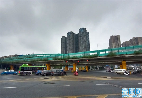 治堵保畅进行时贵阳云岩区大营坡路口交通环境得到改善