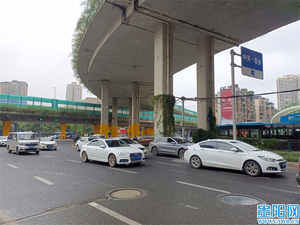 治堵保畅进行时贵阳云岩区大营坡路口交通环境得到改善