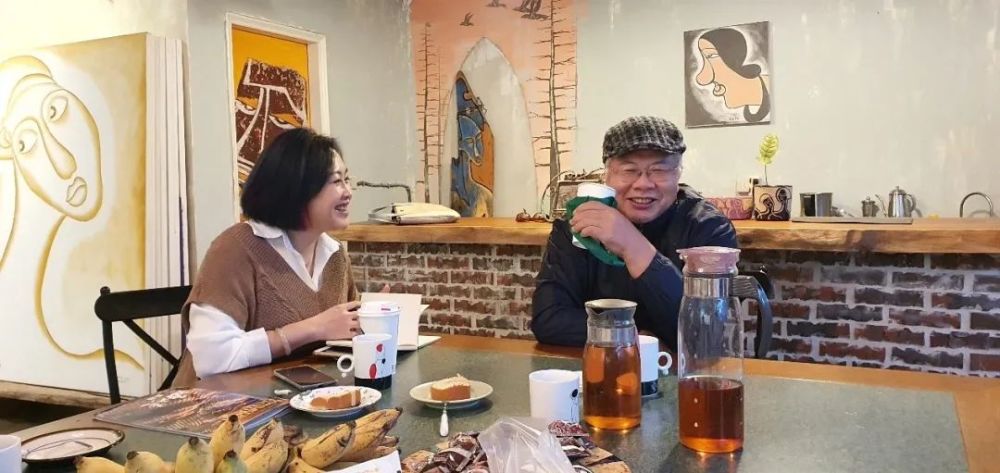 台湾分会场邀请知名画家-杨树森老师(右)担任本次参赛台湾青年职工(林