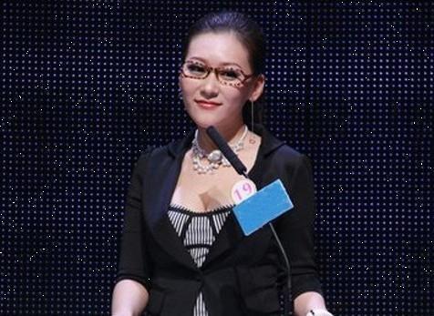笑"的拜金女马诺,除此之外,台上不断更替的24位女嘉宾也备受人们关注