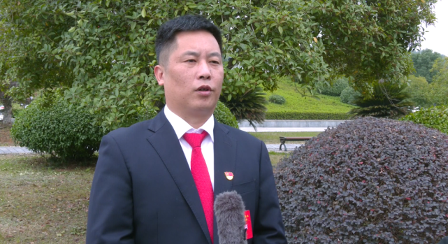 县党代表 朱文刚:我们将进一步解放思想,凝心聚力,紧紧围绕报告中提出