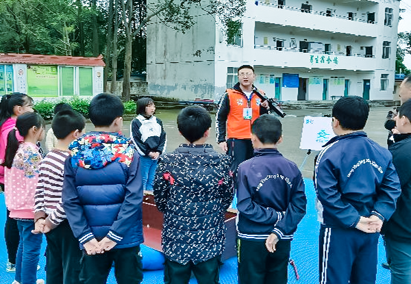 壹基金平安訓練營走進四川江油重華鎮小學銅星校區