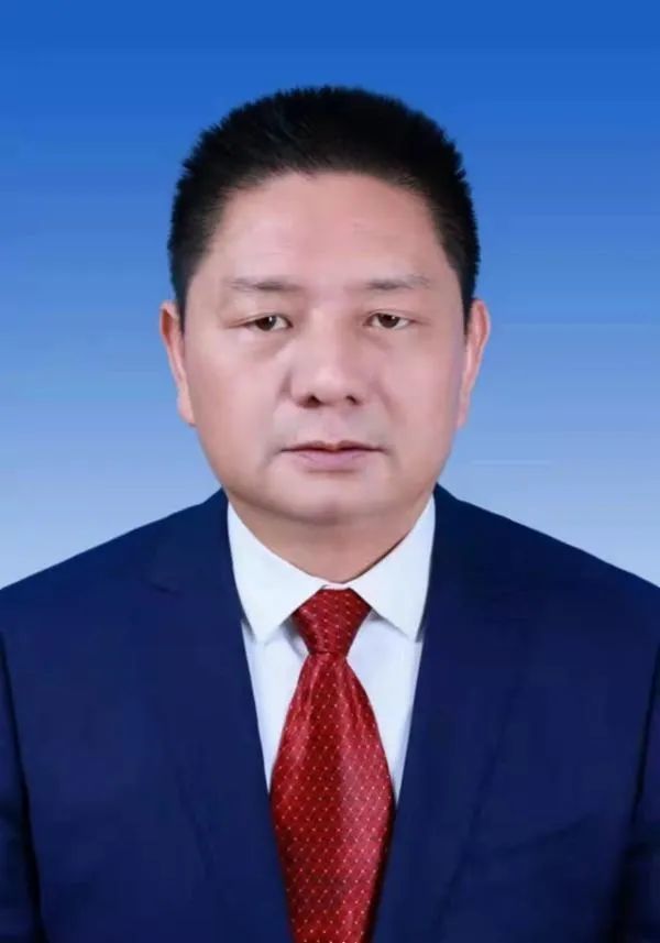 陈路,男,汉族,1971年11月生,大学学历,中共党员,现任越西县委书记.