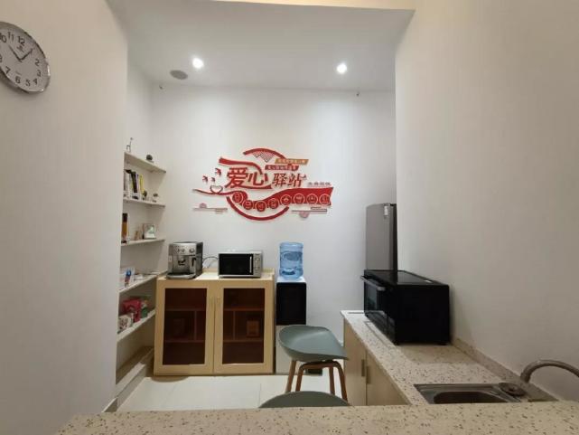 广州南沙黄阁镇入秋的第一个爱心驿站启用