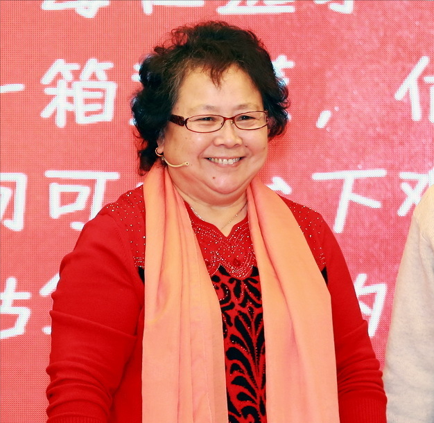 嫁给爱情衍生累赘丈夫瘫痪她含泪息影这坎坷的一生太辛酸