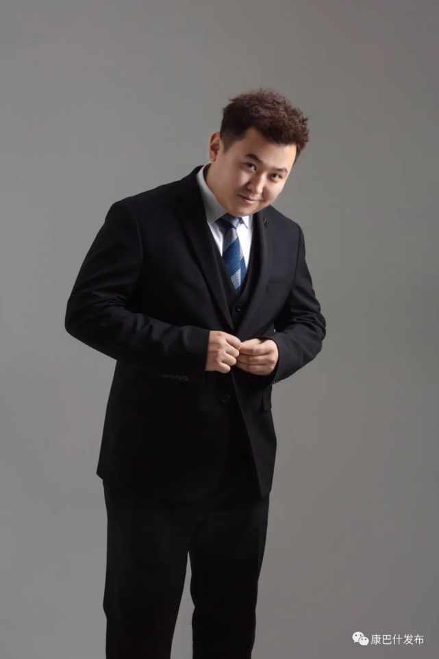 纳贡毕力格走进康巴什融媒体中心直播间