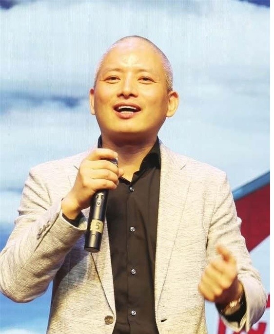 公司的创始人是李杰,同时他也是oppo印尼的创始人,1994年毕业于北京