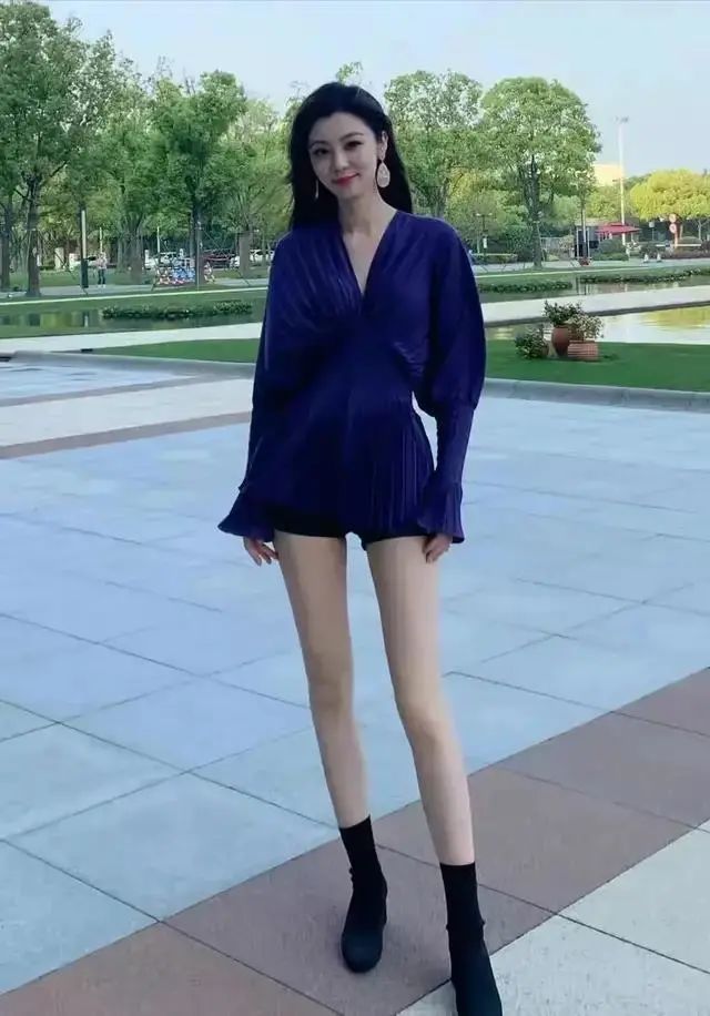 首当其冲的费沁雯,其实就是之前综艺节目中《王牌对王牌》的一位王牌