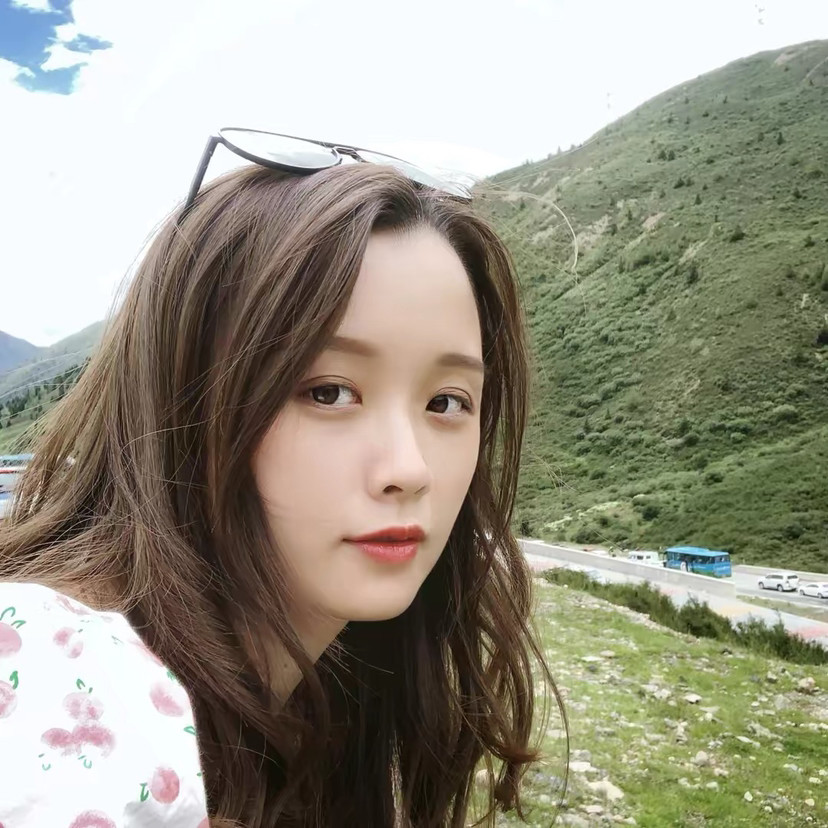 人称:素姐,素素～四川遂宁人;拿手"烤""炒""烹""煮"各种川渝菜