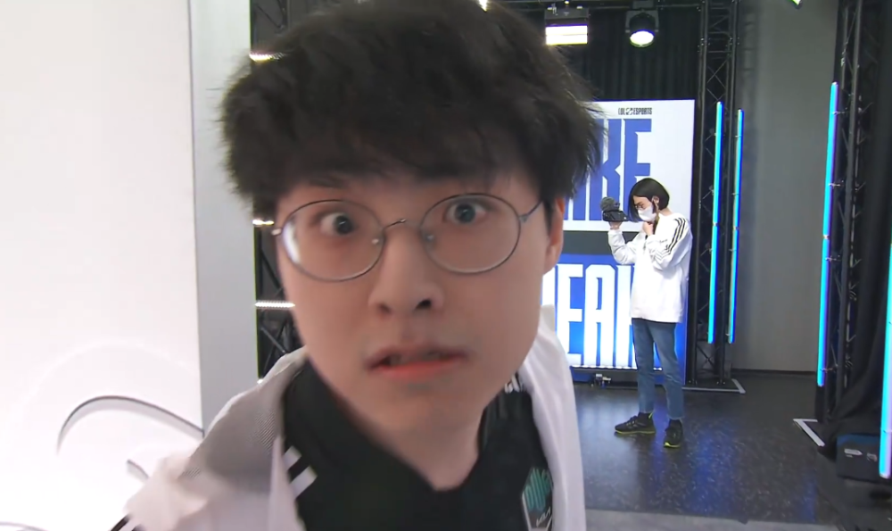 当然了,作为目前的世界第一中单,showmaker在本届世