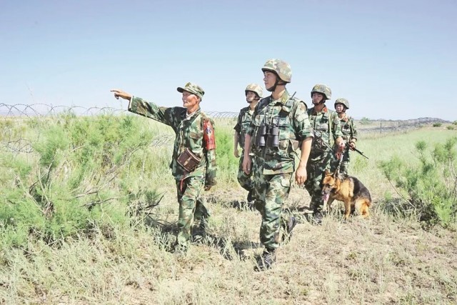 "十个蚊子一盘菜",他和老伴已经在这里守了50多年_腾讯新闻