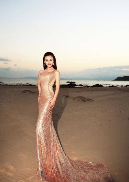 《时尚北京》杂志专访:中华全国总工会文工团青年女高音姚冠羽