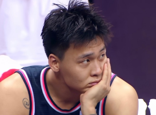 重罚赵睿6次犯规2次技犯指着裁判破口大骂cba联盟严惩不贷