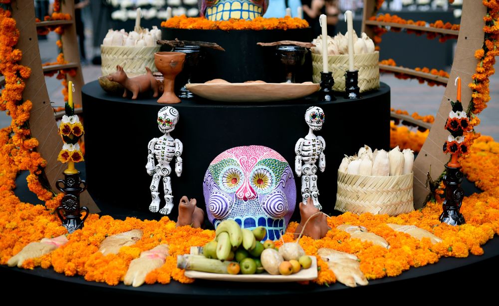 (外代一线)墨西哥:亡灵节祭奠新冠逝者