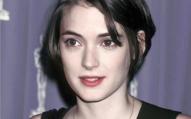 第一位是"加勒比海盗"约翰尼德普的前女友薇诺娜赖德.