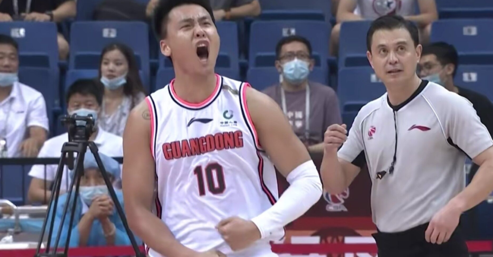 穿美国队服的赵睿又惹事了 怒指裁判爆粗口第二天就遭罚