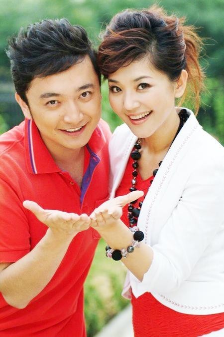 央视方琼:25岁丧父,29岁嫁大8岁领导,如今有了2个爱她的男人