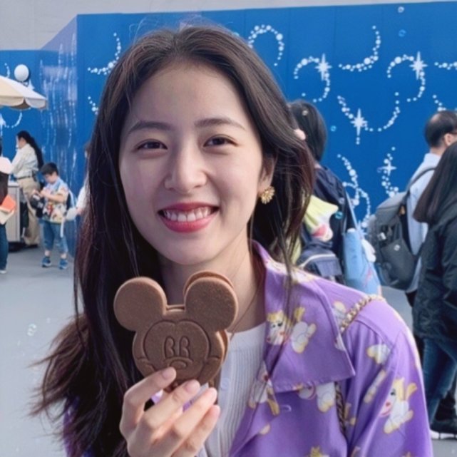 周雨彤活泼可爱