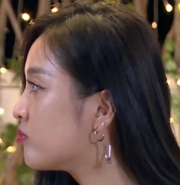 侧脸很虐的女明星iu还好吴宣仪也行看到鞠婧祎认真的