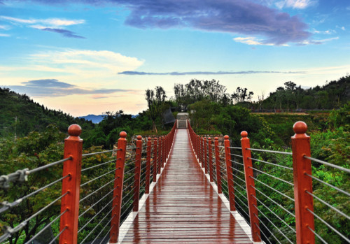 雨后彩虹下铜锣山矿山公园美哭了