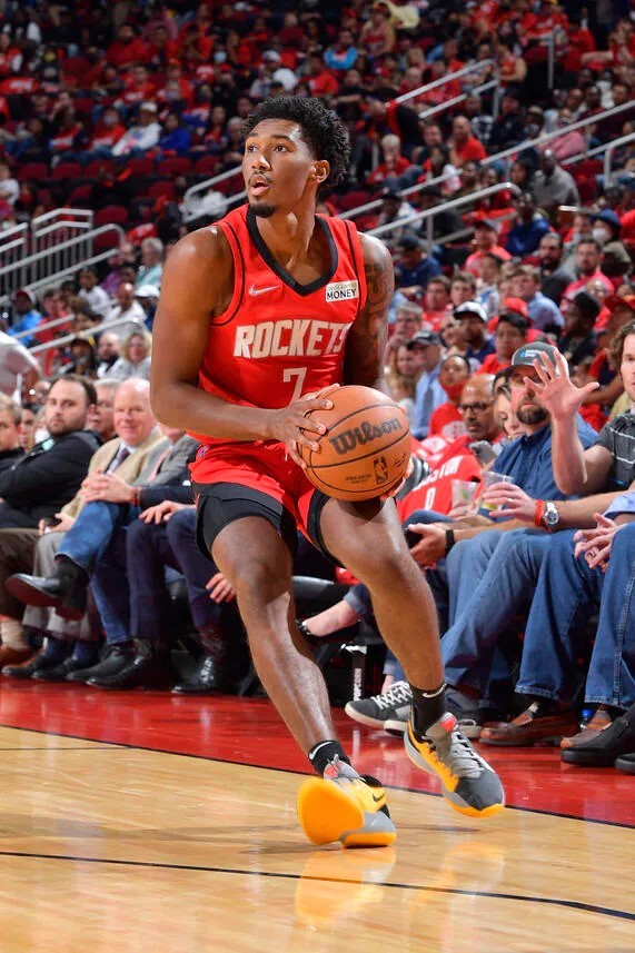 但除了小马丁之外,球队还有另外一名神射布鲁克斯似乎也应该进入球队